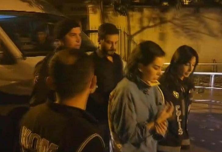 <p>Öte yandan Polat çiftinin emniyetteki işlemleri sürerken, Dilan Polat'ın polisten cildi için vitamin istediği öğrenildi. </p>
<p> </p>