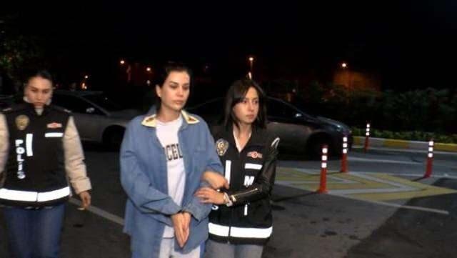 <p>Polise, 'Kullanmam gereken ilaçlar var' diyen Dilan Polat'a hangi ilaçlara ihtiyacı olduğu soruldu. Bunun üzerine Dilan Polat'ın, "Burası cildime iyi gelmiyor, vitaminleri almam lazım" dediği öğrenildi.</p>