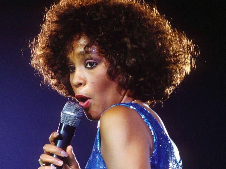<p><strong><span style="color:#B22222">WHITNEY HOUSTON</span><br />
Whitney Houston’ın da biyografisi ve çeşitli marka işbirlikleri sayesinde kazancı arttıkça artıyor.</strong></p>
<p><strong>Aralık ayında, "Whitney Houston: I Wanna Dance with Somebody" filmi dünya çapında yaklaşık 60 milyon dolar hasılat elde eden ünlü isim, 30 milyon dolarla listede.</strong></p>