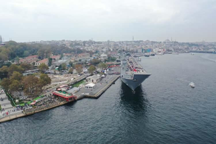 <p> Türkiye'nin ilk milli fırkateyni TCG Anadolu gurur kaynağı olmaya devam ediyor.</p>