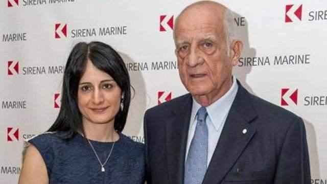 <p><strong>KIZINI EVLATLIKTAN REDDETTİ</strong></p>

<p><strong>Kızının bu hamleleri sonrasında &ouml;fkeden deliye d&ouml;nen İnan Kıra&ccedil;,&nbsp;t&uuml;m varlığına el koymak istediği gerek&ccedil;esi ile k&uuml;&ccedil;&uuml;k yaşta evlat edindiği kızı İpek Kıra&ccedil;'ı evlatlıktan reddettiğini duyurdu.</strong></p>
