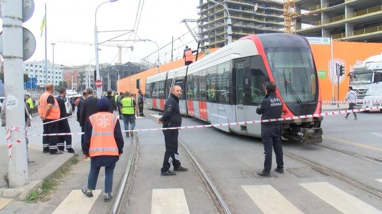 <p>Arıza nedeniyle seferler Mehmet Akif Ersoy İstasyonu ile Kabataş arasında yapılabildi. Bağcılar-Güngören istasyonları arasında tramvay seferleri durduruldu. </p>
