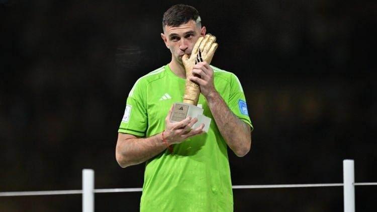 <p>* Emiliano Martinez / Aston Villa</p>