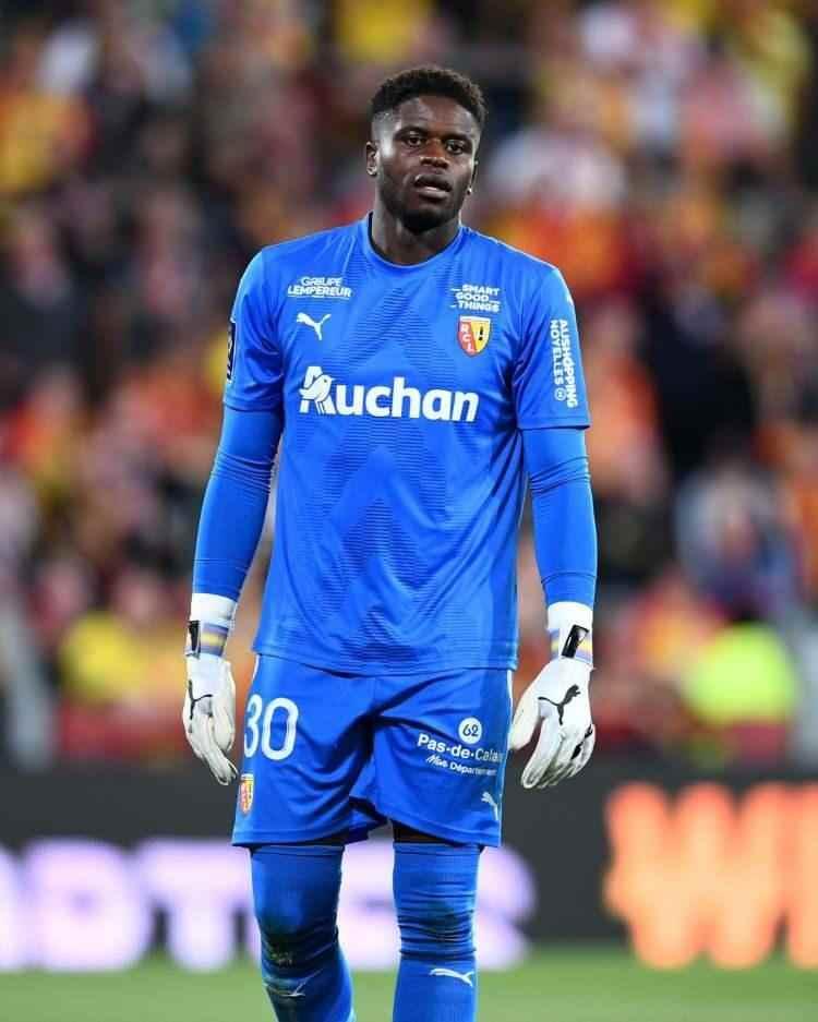 <p>* Brice Samba / Lens<br />
<br />
</p>