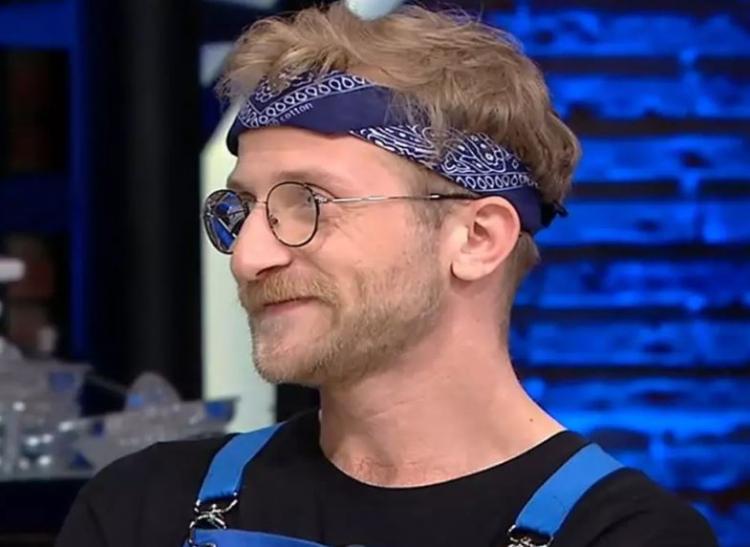 <p>Bu sayede MasterChef Tahsin'in <strong>2014-2015</strong> yılları arasında ekrana getirilen Arda Türkmen, Burcu Esmersoy ve Emel Başdoğan'ın sunuculuğunu üstlendiği <strong>'Ver Fırına'</strong> programında da yarıştığı ortaya çıktı.</p>
