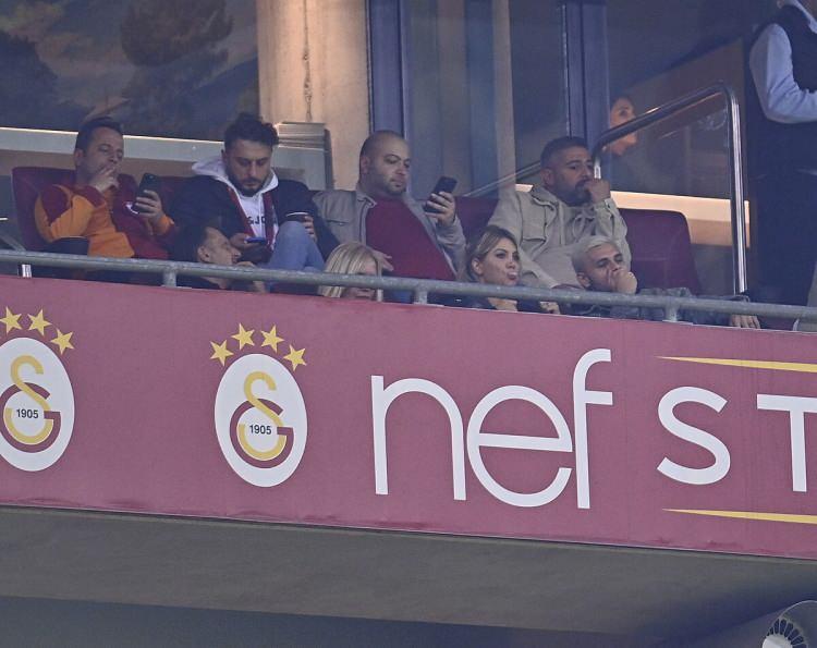 <p>Yaptığı paylaşım sırasında hastalığı hakkında ilk haberi yapan Arjantinli gazeteci hakkında düşüncelerini dile getiren Wanda Nara, gazeteciden şikayetçi olmadığını belirtti.</p>