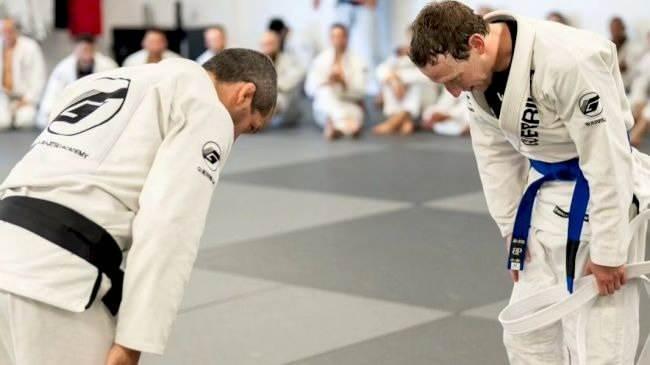 <p>Mayıs ayında Meta CEO'su, Yarımada'daki Woodside Lisesi'nde katıldığı ilk Brezilya jiu-jitsu müsabakasında altın ve gümüş madalyalar kazandı.</p>
