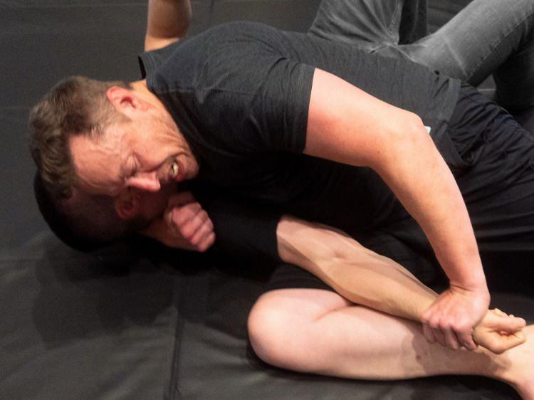 <p>Birkaç hafta sonra Zuckerberg, Musk'ın mücadele konusunda <strong>"ciddi olmadığını"</strong> ve önerilen hesaplaşmayla ilgili ayrıntıların belirlenmemesinin ardından <strong>"yola devam etme zamanının geldiğini"</strong> söyledi.</p>