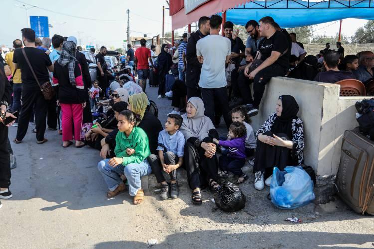 <p>Mısır, ağır yaralı Gazzeliler ve yabancı pasaporta sahip şahısların geçişi için Refah Sınır Kapısı'nı açtı. </p>
