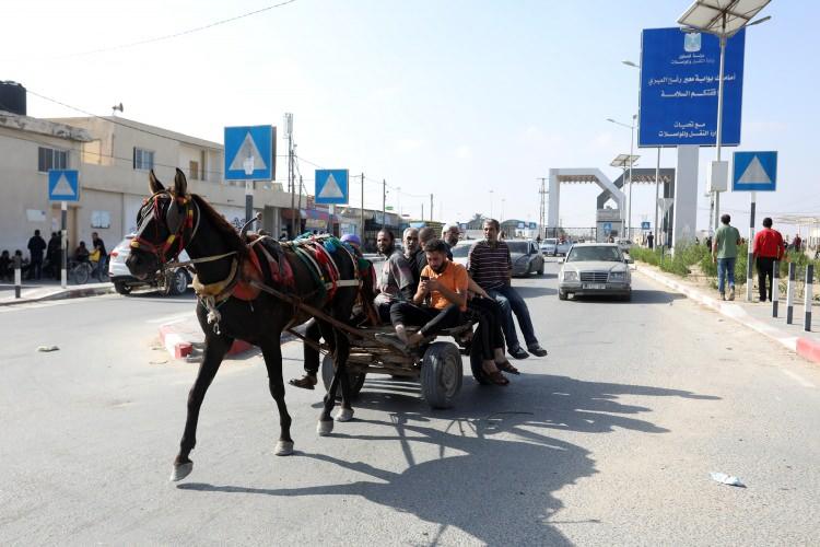 <p> İsrail ve işgal altındaki Batı Şeria'da bulunan ve sınır dışı edilen binlerce Filistinli işçi Gazze'ye ulaştı</p>
