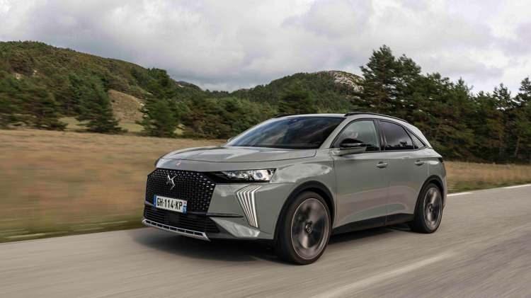 <p><strong>DS </strong></p>

<p> </p>

<p>DS Automobiles'in kasım teklifleri kapsamında, DS 4 Performance Line benzinli ve dizel seçenekleri, takas desteği ya da 300 bin TL'ye 12 ay vadeli yüzde 0,99 faizli kredi, sınırlı sayıda üretime sahip özel koleksiyon DS 4 Esprit de Voyage benzinli ve dizel seçenekleri ise takas desteği fırsatıyla, sınıfında yepyeni bir tasarım anlayışına sahip bir otomobile sahip olmak isteyenleri bekliyor.</p>
