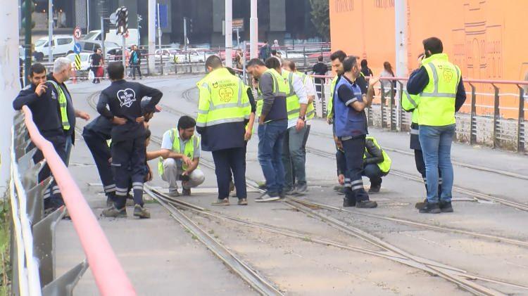 <p>T1 Kabataş-Bağcılar seferini yapan tramvay Güngören istasyonundan Zeytinburnu istikametinde seyrettiği sırada henüz bilinmeyen bir nedenle arızalandı.</p>
