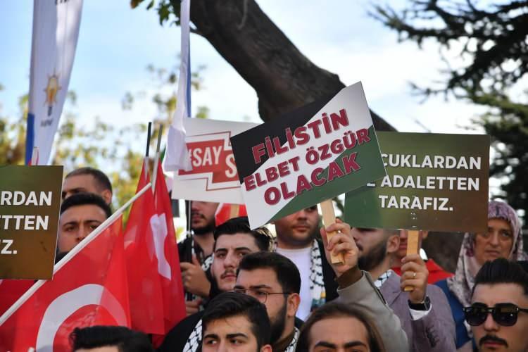 <p><strong>"TÜRKİYE'NİN DÖRT BİR YANINDA KIYAMDAYIZ"</strong></p>
<p>An itibariyle tüm gençlik teşkilatlarımız 81 ilde eşzamanlı olarak Filistin için #SayStop Yürüyüşleri gerçekleştiriyor. Gazze için Türkiye'nin dört bir yanında kıyamdayız.</p>
<p>Zalimlerin bitmeyen vahşetinin karşısında susmamız ve izlememiz mümkün değildir.</p>
<p>Netanyahu yönetiminin soykırım planı kaybedecek, Filistin halkının kutlu direnişi zafere ulaşacaktır.</p>