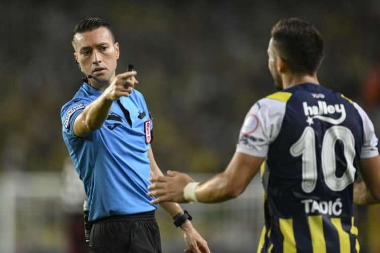 <p>Süper Lig'de Fenerbahçe ile Trabzonspro arasındaki maçı yöneten Zorbay Küçük'ün kararlarını beIN Trio ekibi değerlendirdi. İşte yorumlar...</p>
