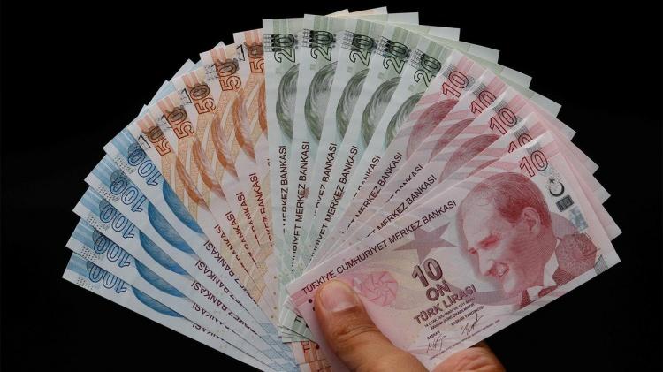<p>Bu yüzde 65 hedeflemesi çerçevesinde. Memur ve emeklilerinin ise enflasyon farkı ile birlikte toplu sözleşmeye göre yüzde 49,46'lık bir artış da onların alması bekleniyor.</p>
