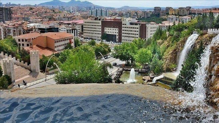 <p><strong>ANKARA / KEÇİÖREN</strong></p>
<p><strong>923 bin 404 kişiyle Keçiören ilçesi ise, dördüncü oldu.</strong></p>
<p> </p>