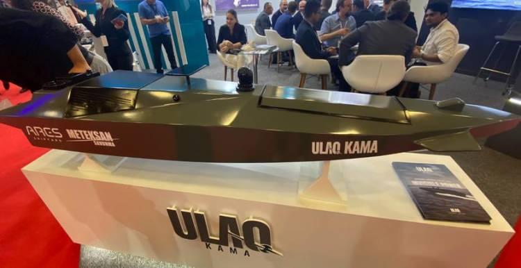 <p><strong>UKAQ KAMA İDA</strong></p>