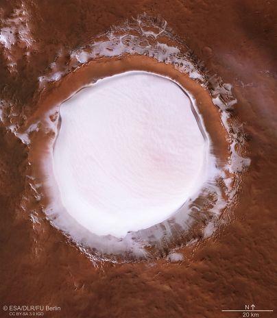 <p>Soğuk havalar astronotları sıcak tutmak için fazladan enerji harcanmasını gerektireceğinden, Mars ekvatoruna yakın, erişilebilir buza sahip iniş bölgelerinin belirlenmesi zorunlu hale gelmektedir.</p>
