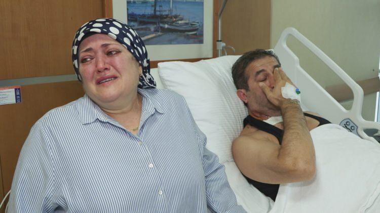 <p>Tekin, sol gözüne kadar ulaşan tümör nedeniyle gözünü kaybetme tehlikesi yaşadığı için acilen ameliyata alındı. Ameliyat sırasında, kanserin boyun bölgesine sıçradığı da fark edildi ve saatler süren operasyonla yüz, boyun ve gözüne kadar olan bölgeye yayılan tümör temizlendi.</p>