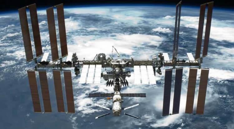 <p>Amerikan uzay ajansı NASA, göründüğünden daha zor bir görev olan Uluslararası Uzay İstasyonu'nu (ISS) güvenli bir şekilde geri almanın yolları üzerinde beyin fırtınası yapıyor. NASA bu konuyu son derece ciddiye alıyor, çünkü yanlış giderse insanların üzerine düşmesi gibi bir olasılıkla Dünya'da bir felakete yol açabilir.</p>
