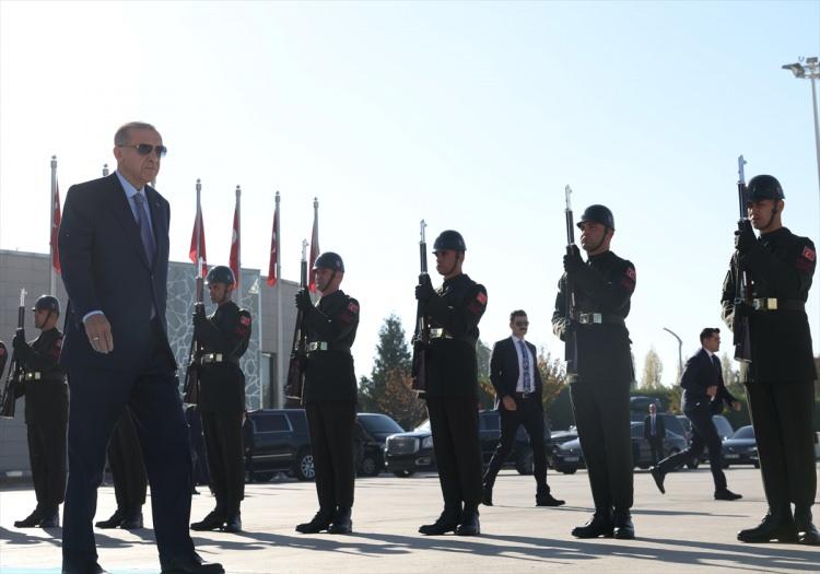 <p>Cumhurbaşkanı Erdoğan, Taşkent'te düzenlenecek Ekonomik İşbirliği Teşkilatı 16'ncı Zirvesi'ne katılmak üzere Özbekistan'da.</p>
