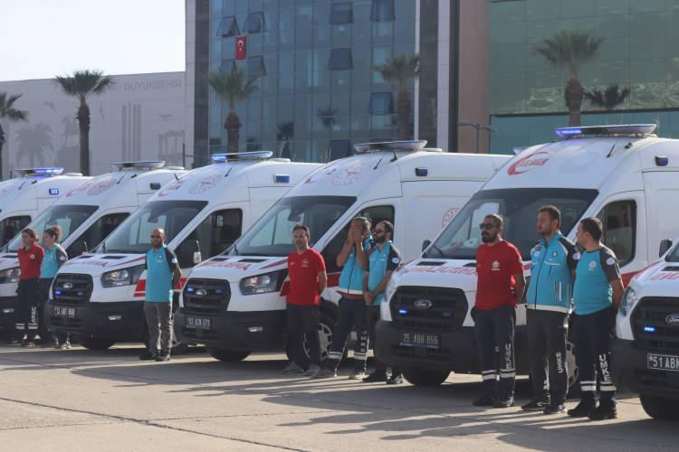 <p>Gazze halkı için Türkiye’nin insani yardımları devam ediyor. Sağlık Bakanlığı koordinesinde İzmir Alsancak Limanı’na getirilen tam donanımlı sahra hastaneleri, gece saatlerinde gemiye yüklenecek. </p>