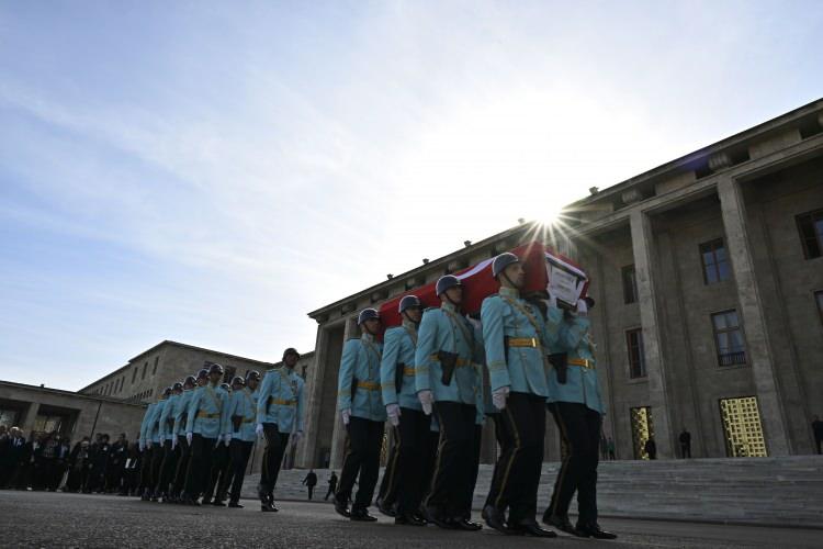 <p>Erzincan'ın Kemaliye ilçesinde 1940 yılında doğan Aktaş, ODTÜ İnşaat Mühendisliği Bölümü'nden mezun olduktan sonra aynı bölümde yüksek lisans, ABD Pennsylvania Lehigh Üniversitesinde doktora yaptı. ODTÜ Bilgisayar Mühendisliği Bölümü'nde öğretim üyeliği ve bölüm başkanlığı yapan Aktaş, 20. ve 21. Dönem İstanbul Milletvekilliği ile Enerji ve Tabii Kaynaklar Bakanlığı görevlerinde bulundu.</p>

<p>Aktaş, evli ve 2 çocuk babasıydı.</p>
