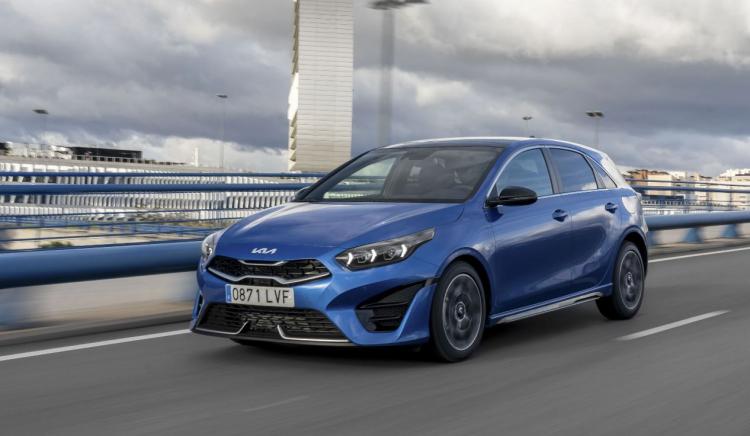 <p>Kia Ceed HB 1.0L 120 PS DCT (Otomatik) Mild Hybrid – Benzin Cool 1.275.000 ₺</p>

<p>Kia Ceed HB 1.0L 120 PS DCT (Otomatik) Mild Hybrid – Benzin Elegance 1.335.000 ₺</p>

<p>Kia Yeni Ceed SW 1.5L 160 PS DCT (Otomatik) Benzin Prestige ₺ 1.530.000 ₺</p>
