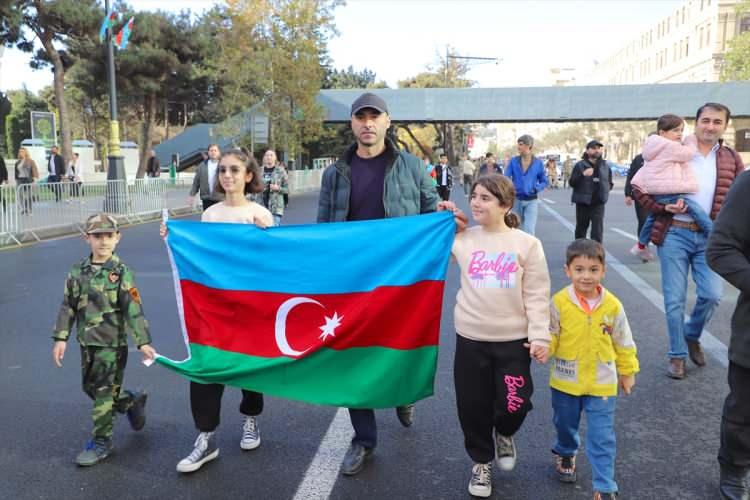 <p>İkinci Karabağ Savaşı'nda 44 gün içerisinde topraklarını kurtaran Azerbaycan ordusu, halkın yıllar süren vatan hasretine son verdi.</p>
