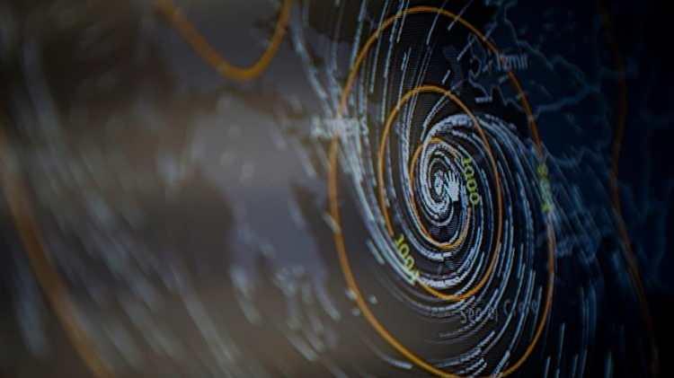 <p>Meteoroloji’nin kuvvetli rüzgar uyarısında ise “Rüzgarın, Marmara'nın doğusu, İç Ege, İç Anadolu ile Orta ve Doğu Karadeniz'in iç kesimlerinde kuvvetli olarak (40-70 km/saat) esmesi beklendiğinden yaşanabilecek olumsuzluklara karşı dikkatli ve tedbirli olunmalıdır” ifadelerine yer verildi.</p>