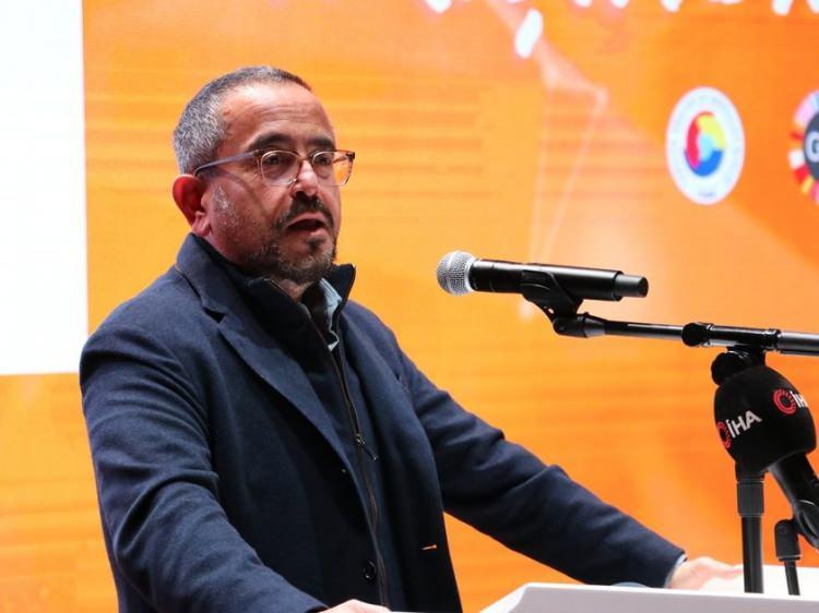 <p><strong>Kendisine ge&ccedil;miş olsun dileklerini sunana muhabirlere teşekk&uuml;r etmeyi ihmal etmeyen Ali Sabancı, "Yakın zamanda inşallah sohbet ederiz" dedi.</strong></p>

<p>&nbsp;</p>
