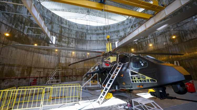 <p><strong>ATAK-2 HELİKOPTERLERİNİN ÜRETİMİNDE KULLANILACAK</strong></p>
<p>ATAK-2 helikopterlerinin üretimiyle ilgili önemli açıklamalarda bulunan TUSAŞ Genel Müdürü Temel Kotil, "ATAK-2 helikopterimizde, insan yapımı, dünyanın en sert malzemesi Bor karbür zırh kullanıyoruz." dedi.</p>