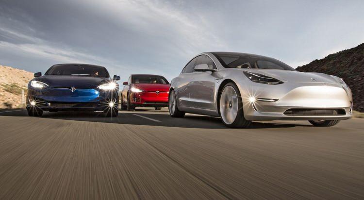 <p>Tesla EVs'lerin kullandığı yazılımların çoğunun abonelik modeli göz önüne alındığında, yeniden satış karmaşık olabilir. Fast Company'nin haberine göre, örneğin, aylık 199 dolara kadar maliyeti olan Tam Kendi Kendine Sürüş (FSD) özelliği yeni bir sahibine devredilemiyor.</p>
