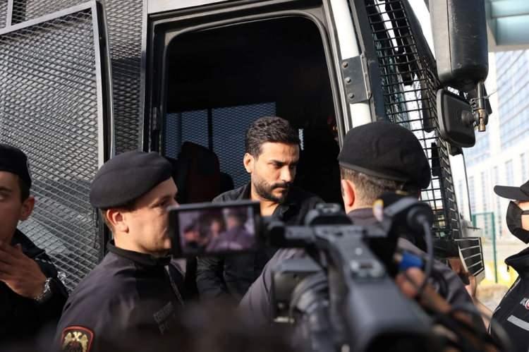 <p>DİLAN POLAT : magazin falan geldi mi</p>

<p>BURCU GÜLEN : yok yok magazin yok da zaten bizim kadınlar magazin gibi dilan hanım DİLAN POLAT : hımm BURCU GÜLEN : yani gelmesine de çokta gerek yok bence hepsi çekiyor çünkü</p>

<p>DİLAN POLAT : izin vermeyin</p>

<p>BURCU GÜLEN : şey avukat naparlarsa yapsınlar hiç bir şey yapmayın diyor yani cansunun telefonu aldırmamış galiba</p>

<p>DİLAN POLAT : almışlar mı</p>

<p>BURCU GÜLEN : he hazalında almışlar cansununda almışlar siz yolda mısınız geliyor musunuz</p>
