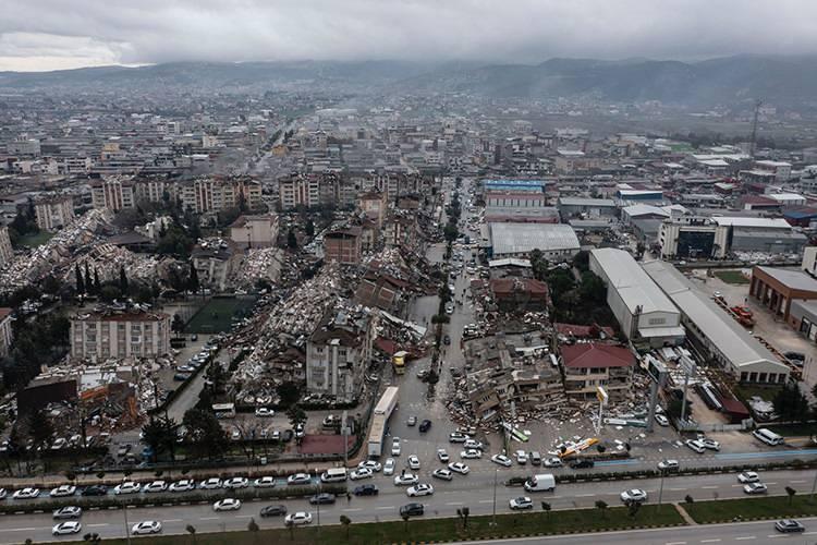<p>Asrın felaketi olarak isimlendirilen Kahramanmaraş merkezli depremlerde 50 binden fazla vatandaş hayatını kaybetti. </p>
