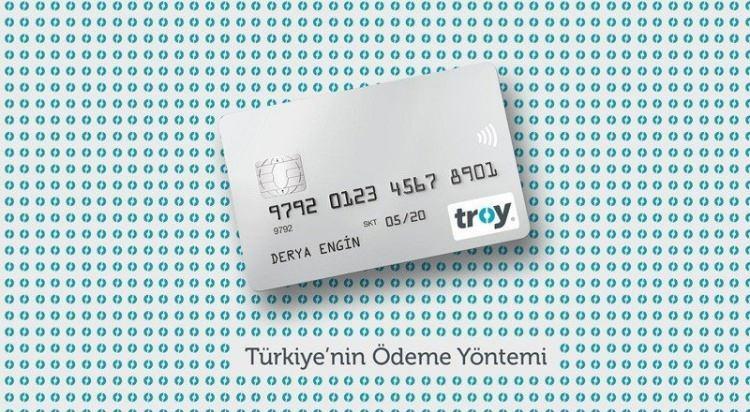 <p><span style="color:#B22222"><strong>TROY ÖDEME YÖNTEMİ İLE NELER YAPABİLİRSİNİZ?</strong></span></p>
<p> </p>
<p>Temassız özellikli TROY kartlarınız ile temassız sembolü olan her yerde ödeme yapabilirsiniz. Kart kullanıcıları hem hızlı hem de güvenli ödeme yaparken; iş yerleri de kasada bekleme süresini azaltmış olur. Mobil temassız ödeme teknolojisi sayesinde ise cep telefonunuzla temassız, hızlı ve güvenli ödeme yapabilirsiniz.</p>