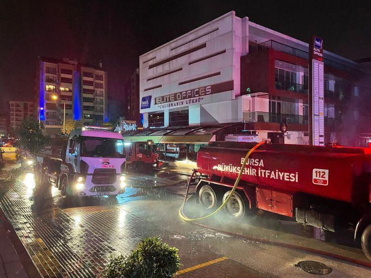 <p>Bursa'nın Nilüfer ilçesinde 10 katlı bir binada çıkan yangın kontrol altına alındı.</p>
