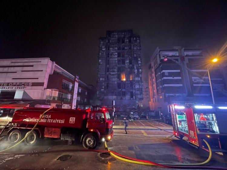 <p>Özlüce Mahallesi Ahmet Taner Kışlalı Bulvarı'nda alt katında kafe olduğu belirtilen binada yangın çıktı.</p>

<p> </p>
