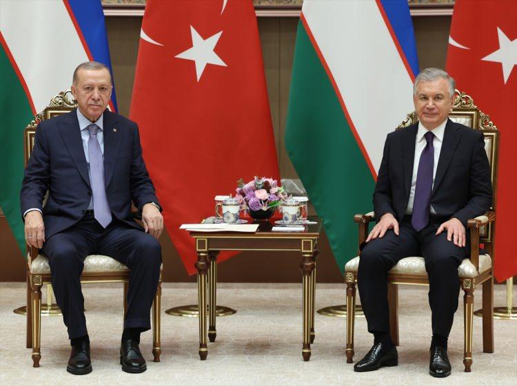 <p><span style="color:rgb(0, 0, 0)">Cumhurbaşkanı Recep Tayyip Erdoğan, Özbekistan Cumhurbaşkanı Şevket Mirziyoyev ile görüşmesinde, İsrail'in Gazze'ye yönelik işgalinin sonlandırılması için dünyanın sesini daha da yükseltmesi ve İsrail'i durduracak etkin adımların atılması gerektiğini ifade etti.</span></p>
