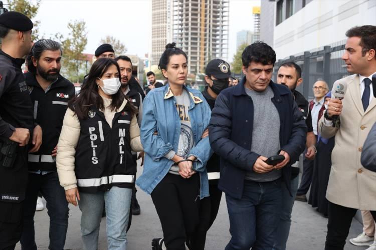 <p>Sosyal medyada hayatını paylaşan ve merak uyandıran Dilan Polat, son günlerde Türkiye gündeminde.</p>