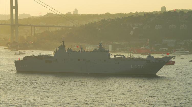 <p>Erkan bu noktada bir parantez açıyor ve İstanbul Boğazı’nın dünyada bu tip bir geçişin halk ile bu kadar yakından yapılabileceği belki de tek doğal su yolu olduğunu belirtiyor.</p>