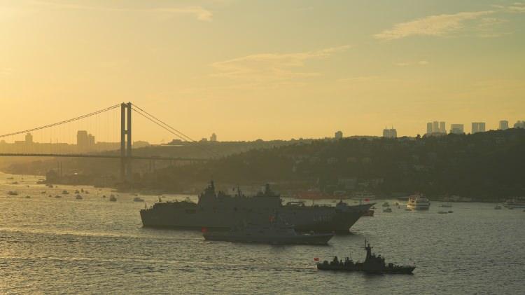 <p>Boğaz geçişi her ne kadar kolay sanılsa da aslında bunun tam tersi bir durum olduğuna işaret edip, şunları söylüyor: </p>