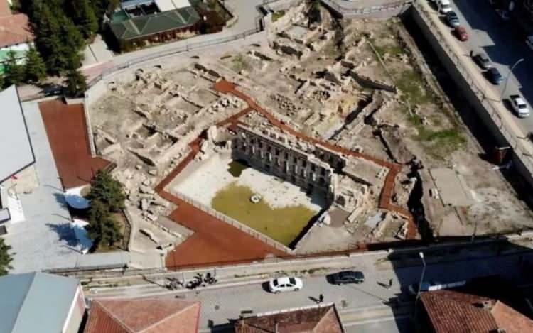 <p><span style="color:#000000"><strong>Dünyanın en eski termal tedavi merkezi olarak bilimsel çevrelerce kabul edilen Basilica Therma Roma Hamamının, yakın zamanda ziyarete açılması bekleniyor.</strong></span></p>
