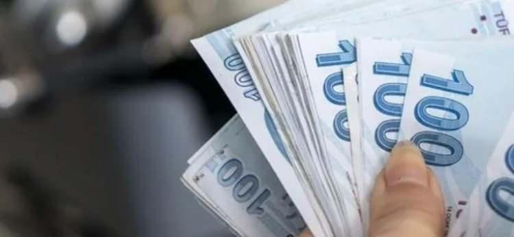 <p><strong>8) Taban maaş değişecek mi?</strong></p>
<p> </p>
<p>Taban maaş uygulaması pandemi döneminde başlamıştı. Endüşük emekli maaşı önce 1000 TL sonra 1.500 TL yapılmıştı. Ardından bu rakam 3.500 TL'ye ve sonra 5.500 TL'ye çıkartıldı. Son olarak hükümet taban maaşı 7.500 TL olarak belirledi. Ocak ayında taban maaşın yeniden artırılması gündemde. 10 bin liranın üzerine çıkacağı konuşuluyor.</p>