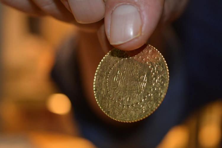 <p>Özellikle dolar tarafında 24 liranın görülmesi için bir gelişme, haber akışının olmadığını ifade ettim. Google'da 24 lirayı insanlar bana gönderdi. Bu bir manipülasyondur, teknik bir hata değildir. Fiyatlar üzerinden varlıklarınıza yön vermeyin uyarım vardı. Böyle bir şey söz konusu değil.</p>