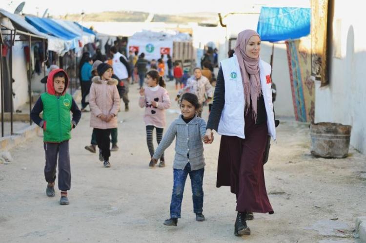 <p><span style="color:#000000"><strong>7'den 70'e herkesin yardımına koşan &Ouml;z&ccedil;elik, t&uuml;m d&uuml;nyayı ayağa kaldıran Filistin dramına da sessiz kalmadı.</strong></span></p>
