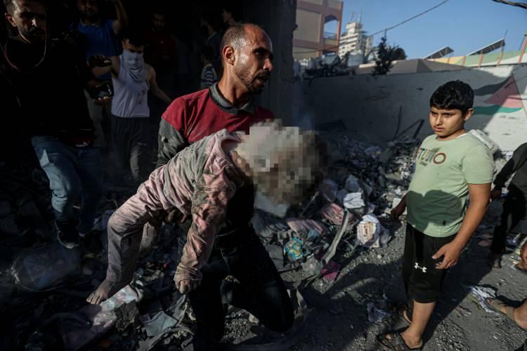 <p>Filistin hükümetinin Medya Ofisi Gazze'deki duruma ilişkin bir açıklama yayınladı. Buna göre Gazze'de hastanelere bir saat içinde 15 ceset geliyor. Her saat başı altı çocuk hayatını kaybediyor.</p>