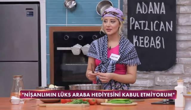 <p><strong>Programın ilerleyen dakikalarında arabayı renginden dolayı beğenmediği söyleyen Aleyna, <span style="color:#B22222">"Ben arabayı kabul etmiyorum. Ben arabada beyaz sevmem ve ben cip istiyorum"</span> dedi.</strong></p>
