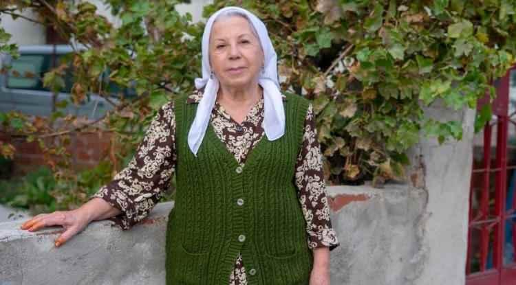 <p>22 yıldır birlikte yaşadığı sevgilisiyle 7-8 ay &ouml;nce evlenen Zerrin S&uuml;mer, sevgilisinin bir gece ansızın <em><strong>"Evlensek ya"</strong></em> dediğini ve kendisinin de kabul ettiğini s&ouml;yledi.</p>
