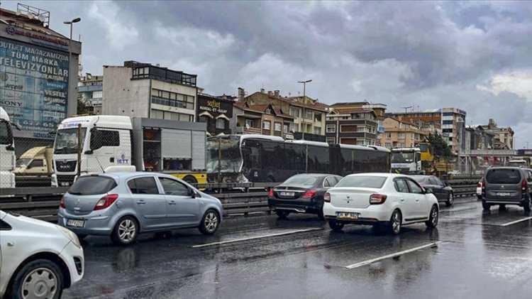 <p>Endeks, üçüncü çeyrekte, 73.0 ile son iki yılın en yüksek değerine ulaştı. Endekse göre İstanbul Küçükçekmece yüzde 6.81 ile en çok taşınan, yüzde 7.27 ile en hareketli ve yüzde 6.99 ile en çok tercih edilen ilçe oldu.</p>